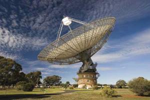 CSIRO's Parkes 64-m radio telescope. Photo: David McClenaghan, CSIRO.