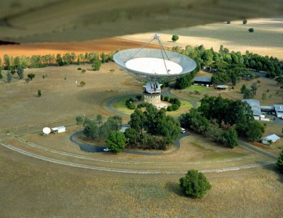 An aerial photograph of the Parkes Radio Telescope site